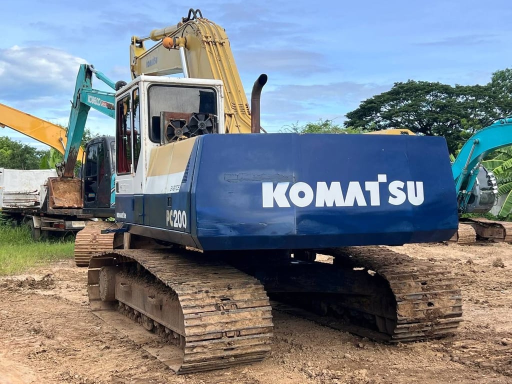 Komatsu Pc200-5  รถสภาพดี พร้อมใช้  แอร์เย็น