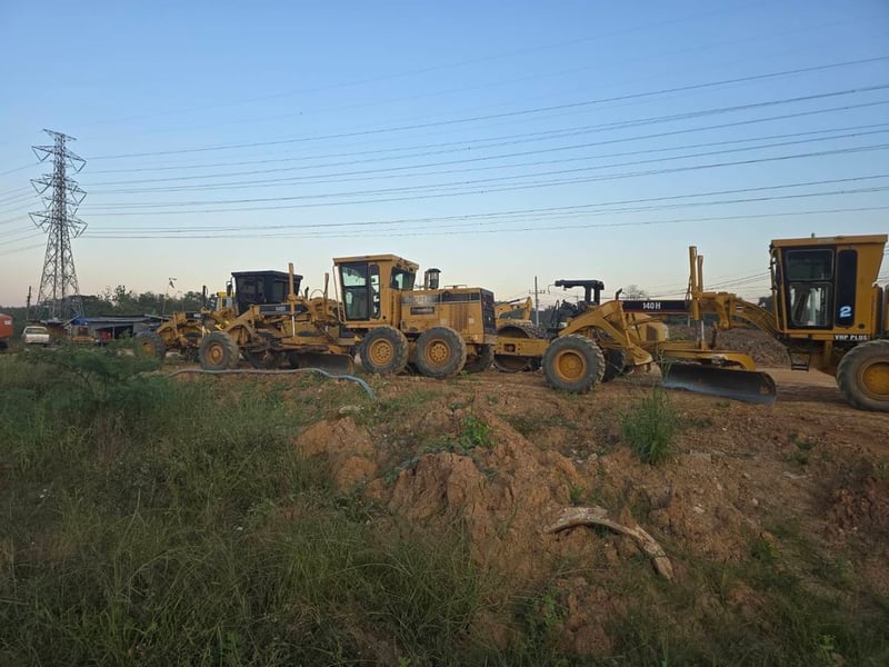 140H 2ZK ชีเรียล 8000 กว่า เล่มทะเบียน  เครื่องดี เกียร์ดี  แอร์เย็น 