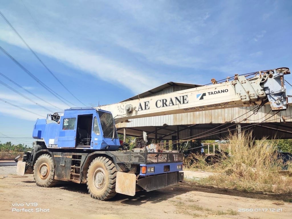 TADANO KATO เครน 25 ตัน เซฟตี้ มีบูมกิ๊ฟ