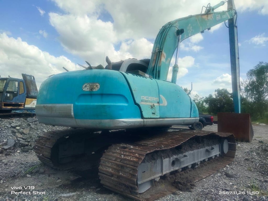 KOBELCO SK200 LC ช่วงล่างใหญ่ บูมยาว 16 เมตร KOBELCO SK200 LC ช่วงล่างใหญ่ บูมยาว 16 เมตร