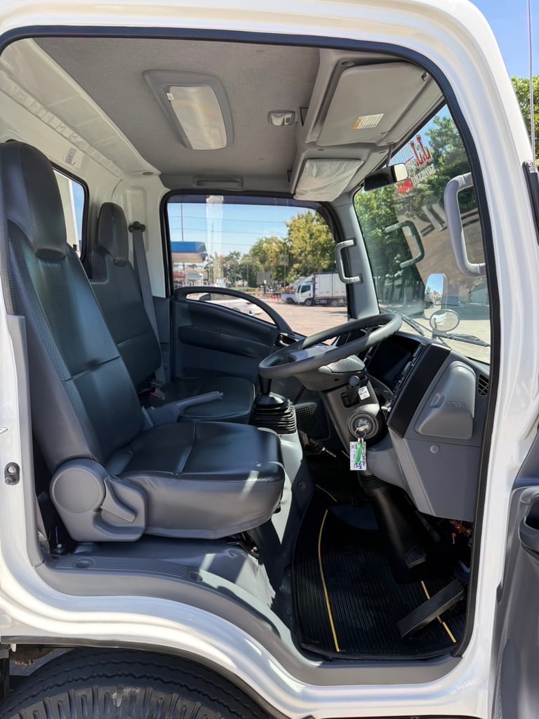 ไมล์ 16,864❗️ISUZU NMR 130 ดั้มพ์ 3 คิว ไฟหน้าโปรเจ็คเตอร์ ปี 2566 ไมล์ 16,864❗️ISUZU NMR 130 ดั้มพ์ 3 คิว ไฟหน้าโปรเจ็คเตอร์ ปี 2566