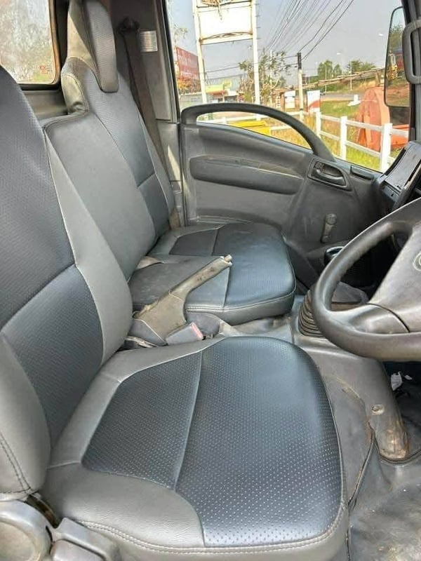 ISUZU NMR 130 ติดเครน 2.3ตัน 4 ล้อพื้นเรียบ ISUZU NMR 130 ติดเครน 2.3ตัน 4 ล้อพื้นเรียบ