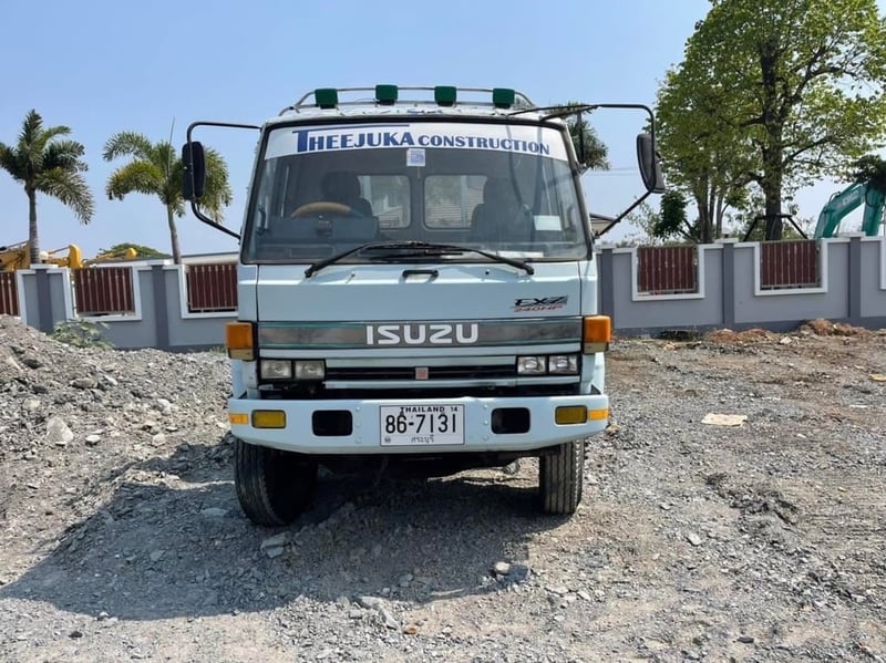 ISUZU 240 สองเพลา ร้อกกี้ 6 เกียรใหญ่ ท้ายลาด บันไดไฮดรอลิก ISUZU 240 สองเพลา ร้อกกี้ 6 เกียรใหญ่ ท้ายลาด บันไดไฮดรอลิก