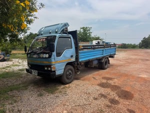 isuzu 130 แรง ยาว 5 เมตร ปี 2544 isuzu 130 แรง ยาว 5 เมตร ปี 2544