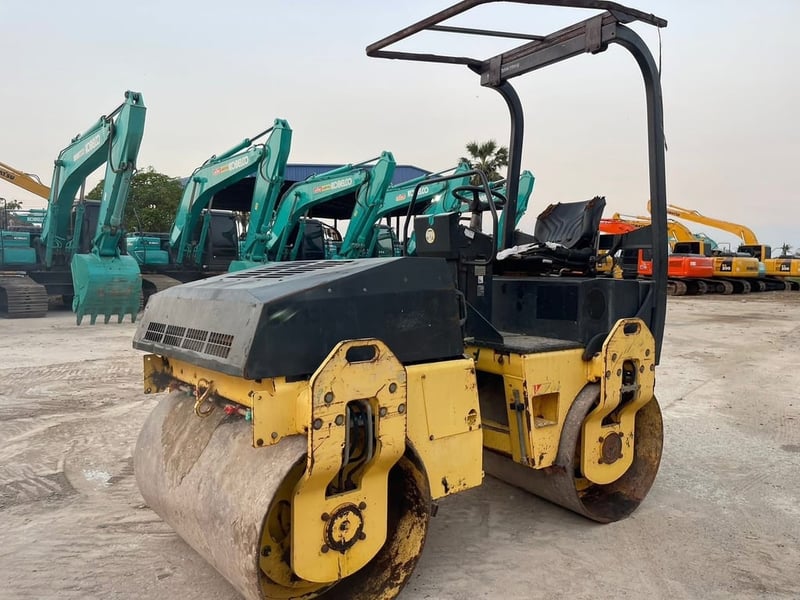 รถบด โบแม้ก 3.5 ตัน สองเพลา สะเทือนหน้า 