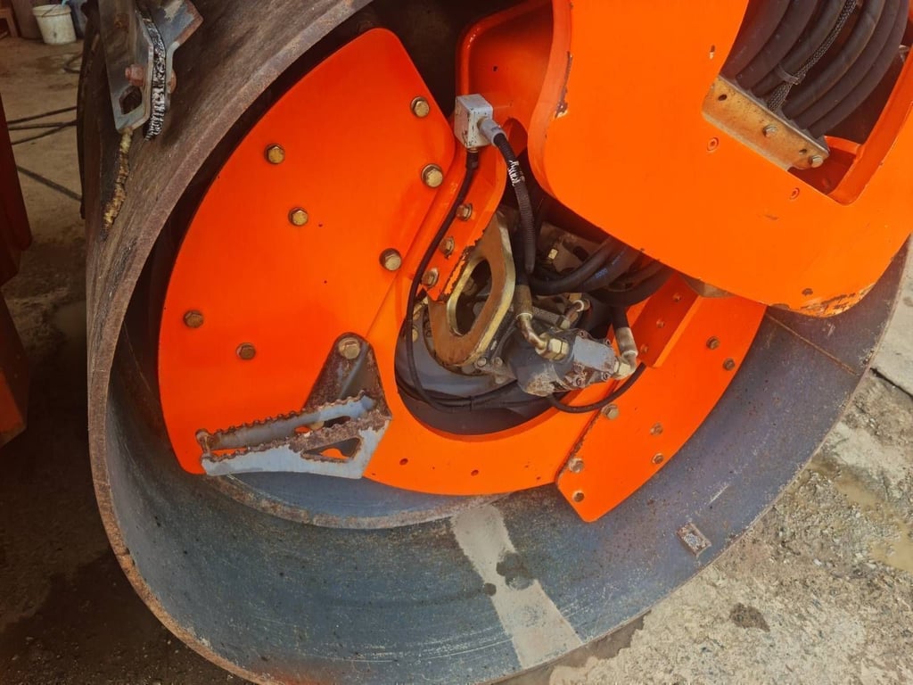 HAMM รุ่น DV90VV รถบท เบรกดาว ขนาด 9.5 ตัน เก๋งแอร์เย็น