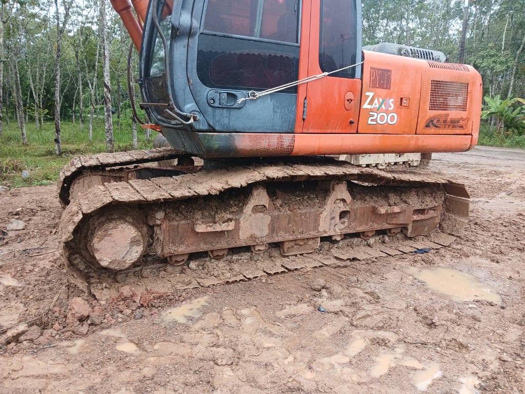 Hitachi Zx200-ไฟฟ้าครบ ระบบดี แอร์เย็น Hitachi Zx200-ไฟฟ้าครบ ระบบดี แอร์เย็น