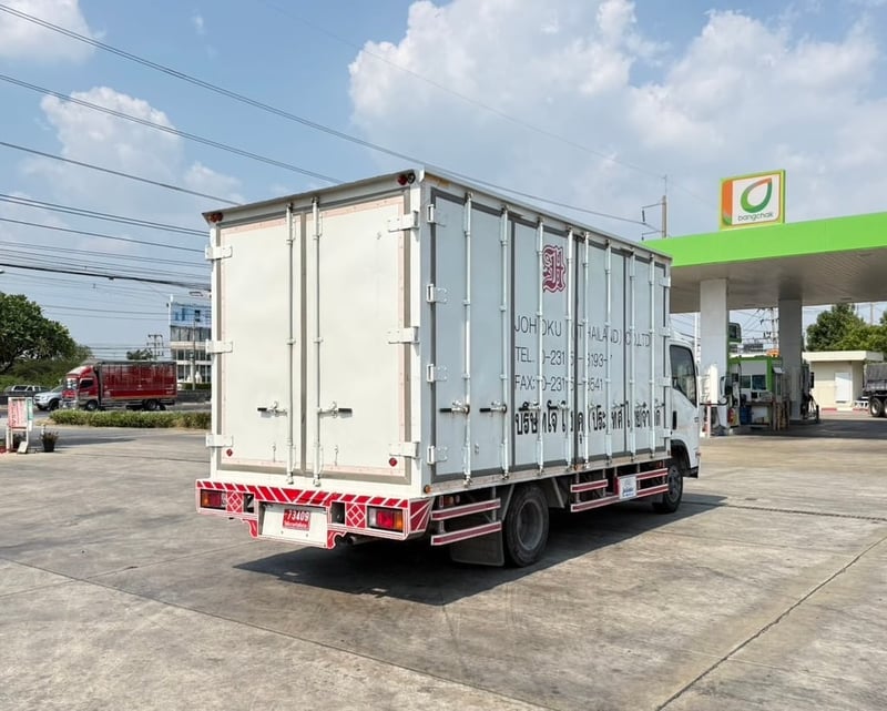 ISUZU NPR 150 ตู้เเห้ง 10 บาน  ยาว 5 เมตร