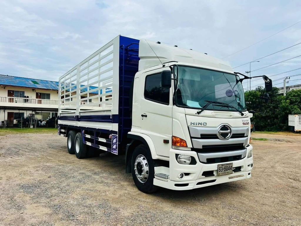 10 ล้อ HINO FL8J 260 เพลาเดียว ยาว 7.70 10 ล้อ HINO FL8J 260 เพลาเดียว ยาว 7.70