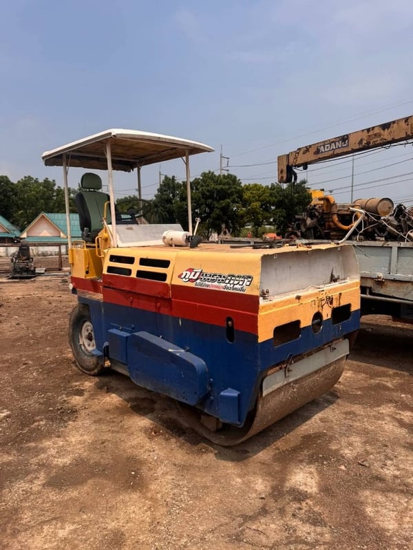 รถบด 4 ตัน Sakai tv40h  พร้อมใช้