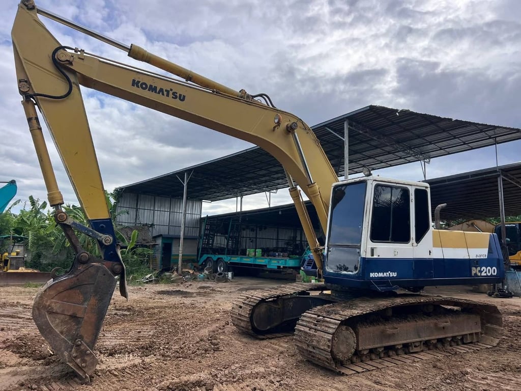 Komatsu Pc200-5  รถสภาพดี พร้อมใช้  แอร์เย็น