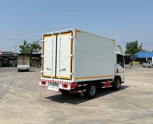 ISUZU NLR 130 แรง 4ล้อตู้แห้ง3บาน