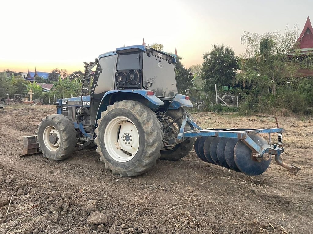 รถไถ FORD 6640 นิวฮอร์แลนด์ 2 เพลา เล่มทะเบียน