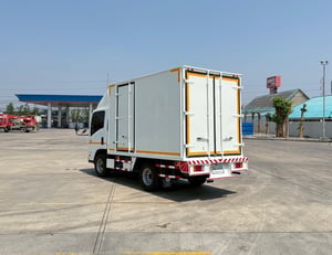 ISUZU NLR 130 แรง 4ล้อตู้แห้ง3บาน