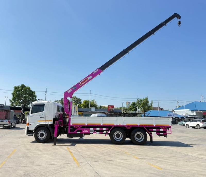 HINO FL8J 260 ปี 2566 ไมล์ 114,526.กิโล  ติดเครน 5 ตัน