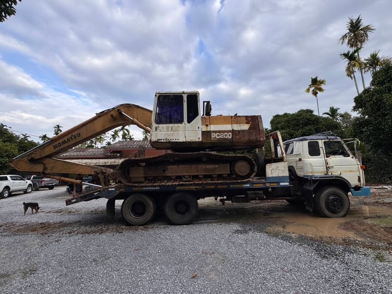 รถแบคโฮ Pc200-5 คอนโทรลสั้น