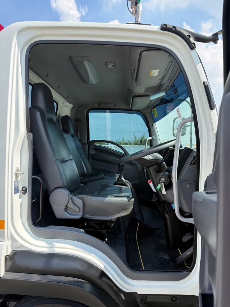 ฟรีๆ❗️ค่าจัด ค่าโอน ค่าส่ง ทั่วไทย❗️ไมล์ 84,526 กิโล ISUZU NEW FRR 210 ปี 2566 ติดเครน 3 ตัน