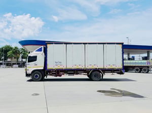 HONO FG8J 240 ตู้แห้ง 10 บาน ยาวใน 774 เมตร อู่ BBC ปี 2566 HONO FG8J 240 ตู้แห้ง 10 บาน ยาวใน 774 เมตร อู่ BBC ปี 2566