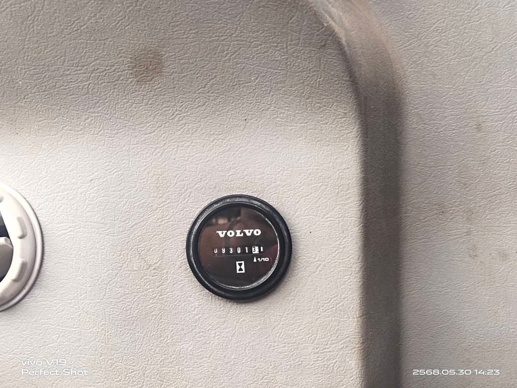 VOLVO EC210D  เล่มทะเบียน ไมล์ ช.ม 93xx  