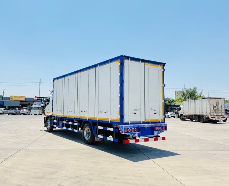 HINO FG8J 240 ไฟเดย์ตัวเเอล ตู้เเห้ง 10 บาน HINO FG8J 240 ไฟเดย์ตัวเเอล ตู้เเห้ง 10 บาน