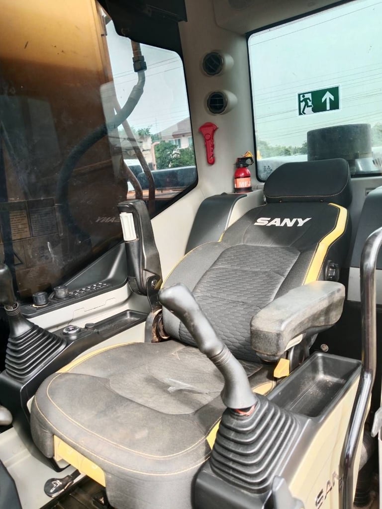 SANY รุ่น SY215C ตัวล่าสุด สตาร์ทปุ่ม  ช่วงล่างสวย  เครื่อง-ปั้มดี   