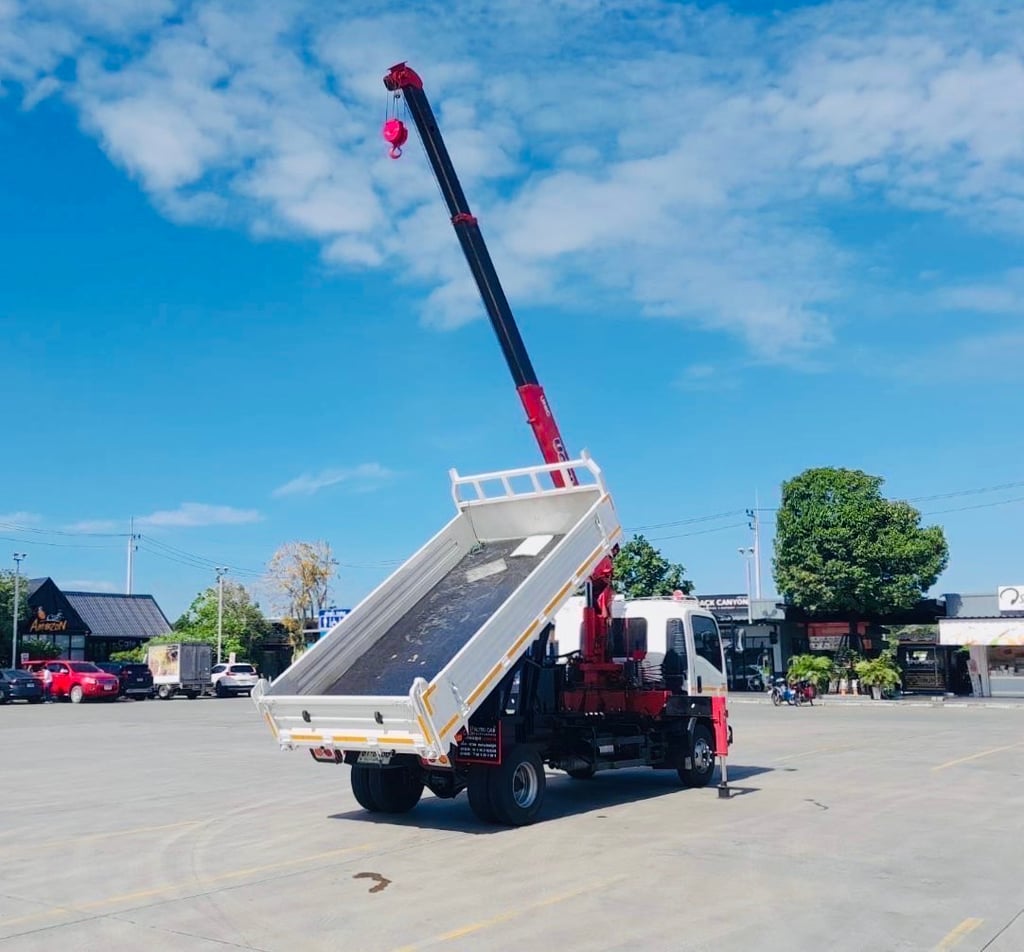 โปรโมชั่น❗️ค่าจัดโอนประกัน❗️ฟรี  ( ถึง 31-8-68 )  ไมล์ 30,573 กิโล❗️NEW ISUZU FRR 190 ปี 2566  ดั้มพ์ ติดเครน