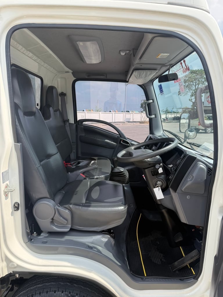 ไมล์ 30,649 กิโล❗️ISUZU NLR 130  ตู้แห้ง ยาวใน 3.20 เมตร  ปี 2567