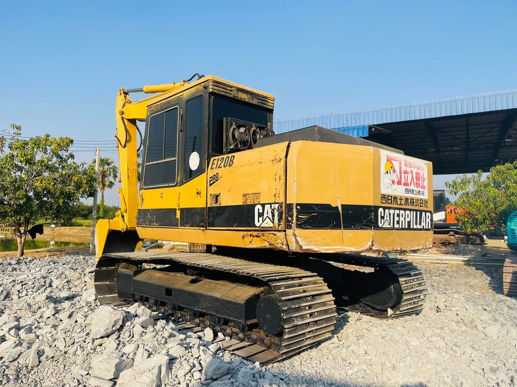 CAT E120B เก่าเก็บ เคื่องปั้มแห้ง แอรเย็น
