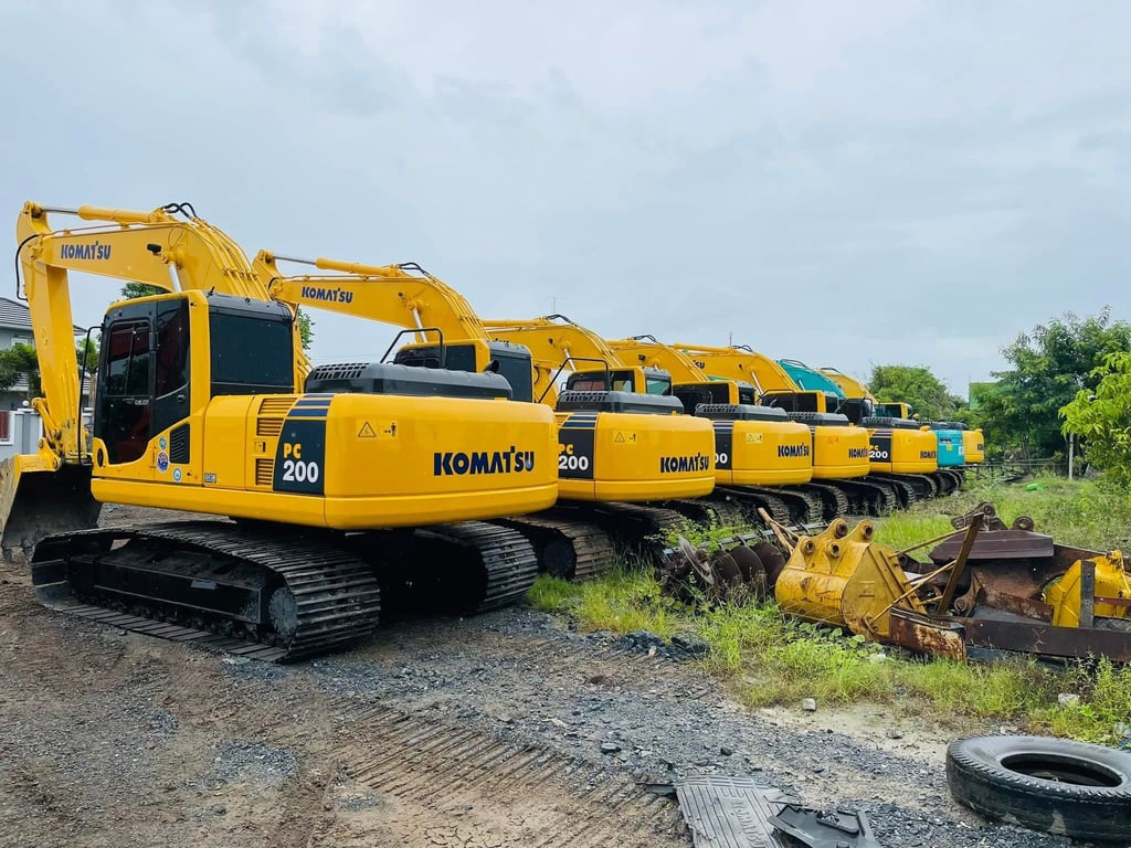 PC200-8MO เล่มทะเบียน จอเหลืองกล้องหลัง  เครื่องปั๊มแห้ง