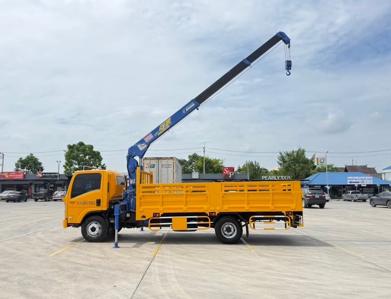 ISUZU  NQR 175 ติดเครน TADANO ขนาด  3 ตัน