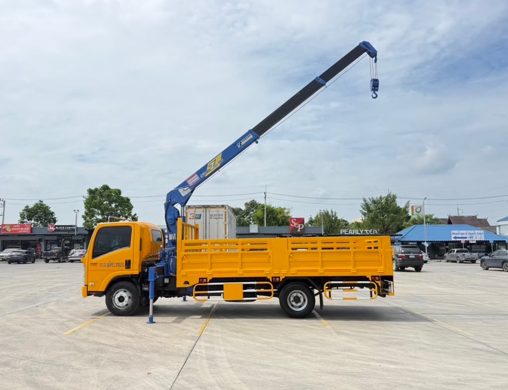 ISUZU  NQR 175 ติดเครน TADANO ขนาด  3 ตัน