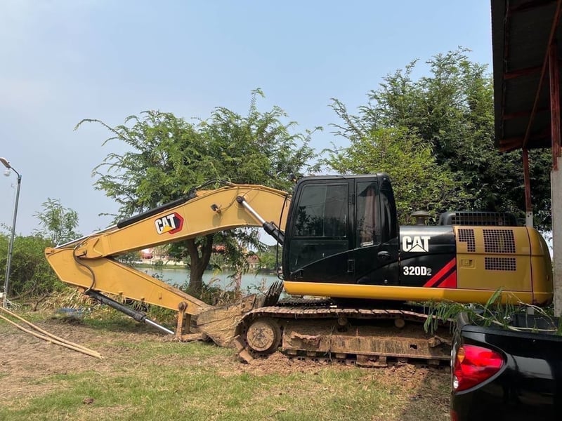 320 D2 กรองใหญ่  เครื่อง 6 สูบ  ปี 2563 พิกัด ร้อยเอ็ด