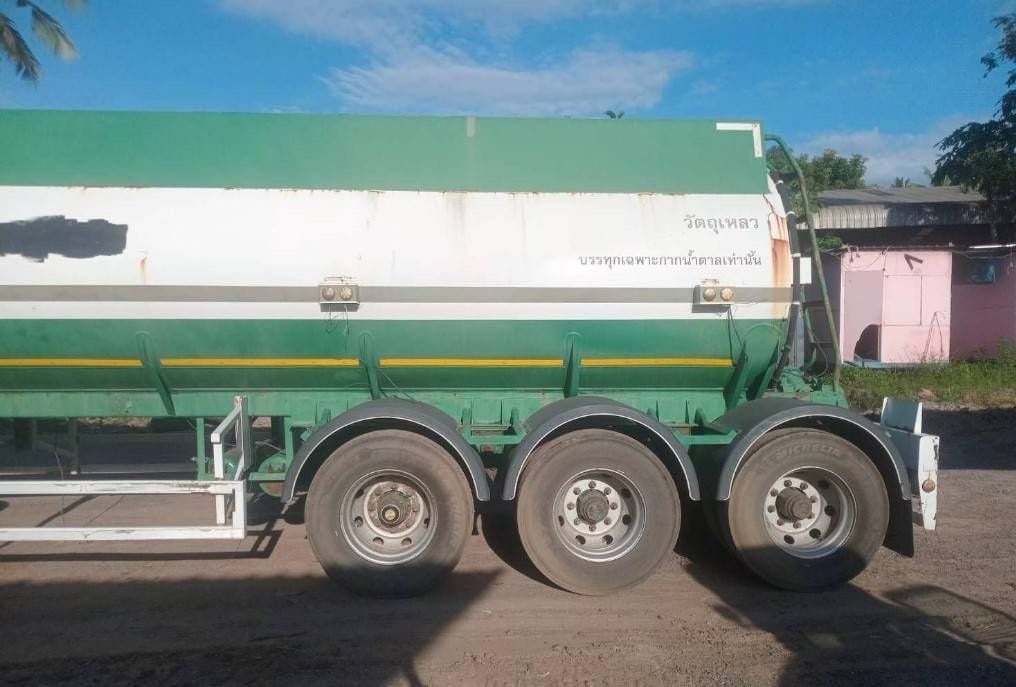 หางแท็ง สามเพลา บรรทุกกากน้ำตาน 