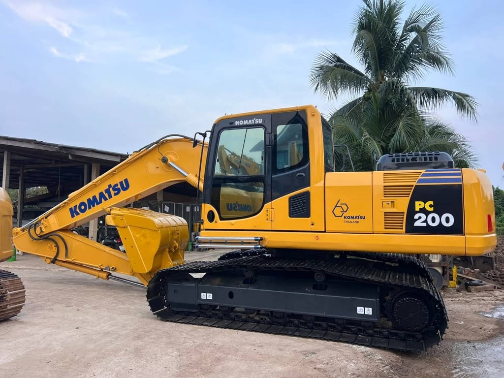 Komatsu Pc200-8Mo กล้องหลัง  บุ้งกี๋ +หัวแย๊กครบชุด Komatsu Pc200-8Mo กล้องหลัง  บุ้งกี๋ +หัวแย๊กครบชุด