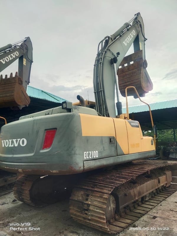 VOLVO EC210D เล่มทะเบียน เครื่องดีไม่มีไอ  ปั้มดี ตัวเดีนไม่ดัง