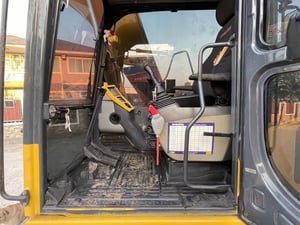 PC130-8 จอเหลือง กล้องหลัง รถเดิมๆ เครื่องปั๊มแห้ง PC130-8 จอเหลือง กล้องหลัง รถเดิมๆ เครื่องปั๊มแห้ง