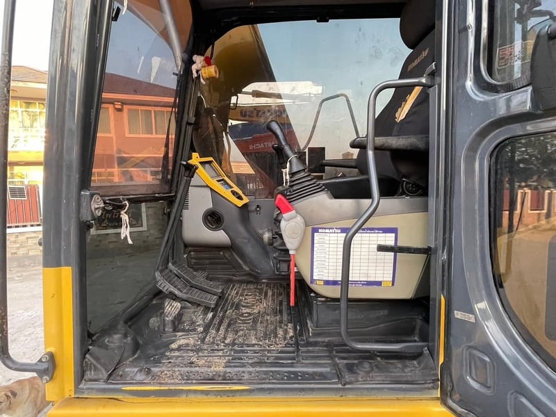 PC130-8 จอเหลือง กล้องหลัง  รถเดิมๆ เครื่องปั๊มแห้ง