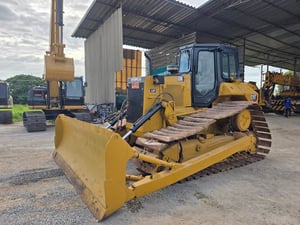 แทรกเตอร์ D6M ช่วงล่างดี เก๋งแอร์  เล่มทเบียน 