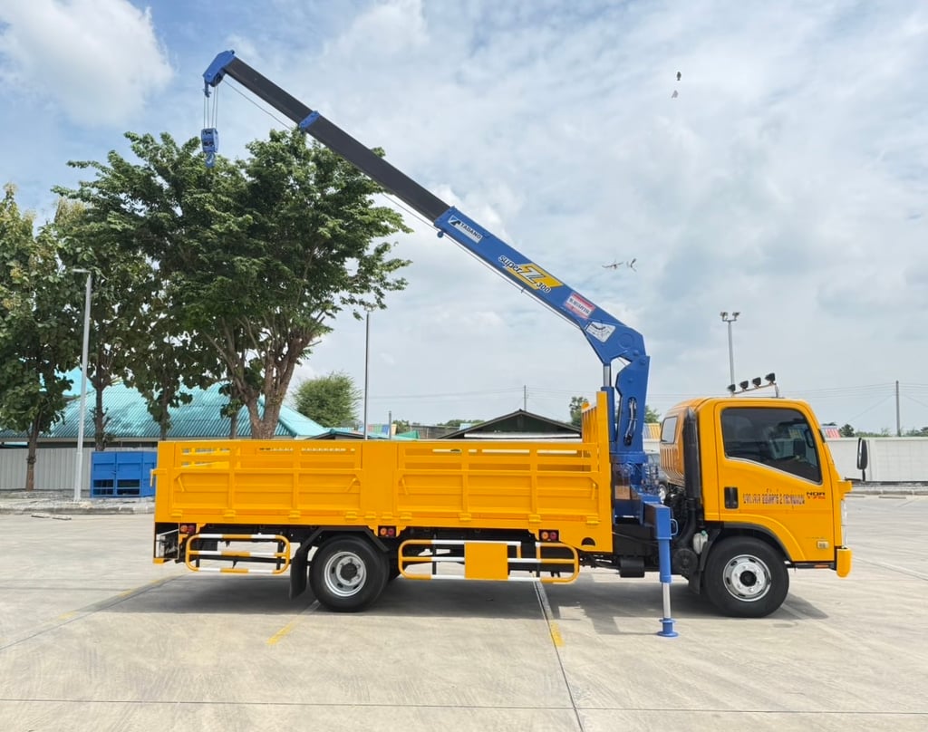ISUZU  NQR 175 ติดเครน TADANO ขนาด  3 ตัน
