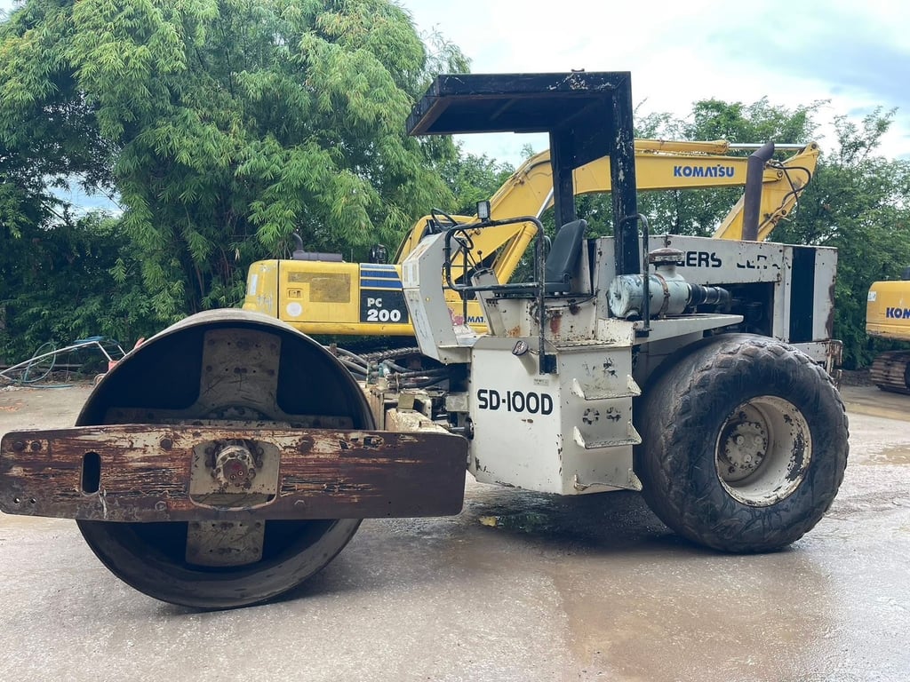 รถบด 10 ตัน อินเกอรเชอรแลน  สั่นสะเทือนได้ รถบด 10 ตัน อินเกอรเชอรแลน  สั่นสะเทือนได้