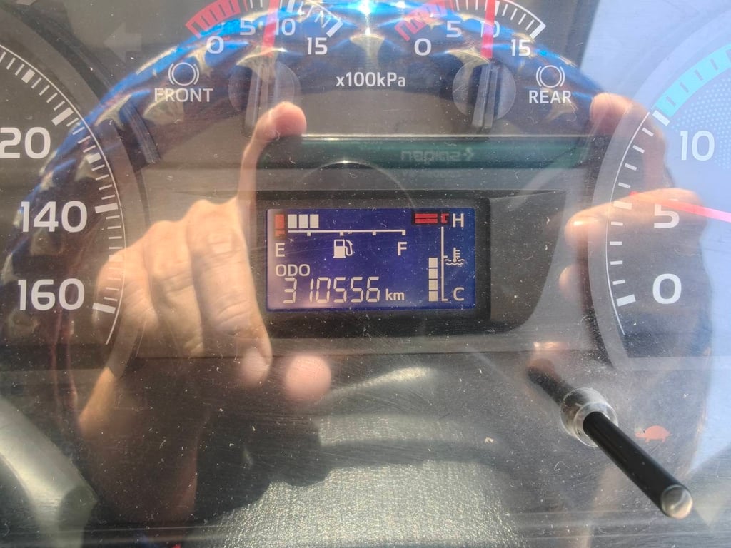 ฟรีๆ❗️ค่าจัด ค่าโอน ค่าส่ง ทั่วไทย❗️ไมล์ 84,526 กิโล ISUZU NEW FRR 210 ปี 2566 ติดเครน 3 ตัน