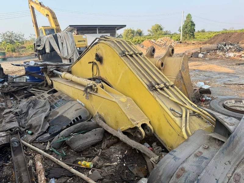 แบคโฮ บูมยาว 14 เมตร มีบูมสั้นให้ด้วย 