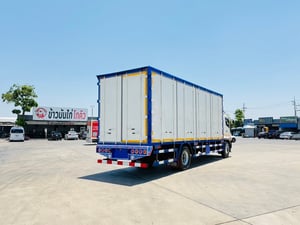 HINO FG8J 240 ไฟเดย์ตัวเเอล ตู้เเห้ง 10 บาน HINO FG8J 240 ไฟเดย์ตัวเเอล ตู้เเห้ง 10 บาน