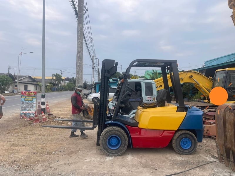 โฟล์คลิฟท์ 3 ตัน ดีเซล เสาทูฟรีเข้าตู้ เครื่องดีระบบพร้อมใช้ โฟล์คลิฟท์ 3 ตัน ดีเซล เสาทูฟรีเข้าตู้ เครื่องดีระบบพร้อมใช้