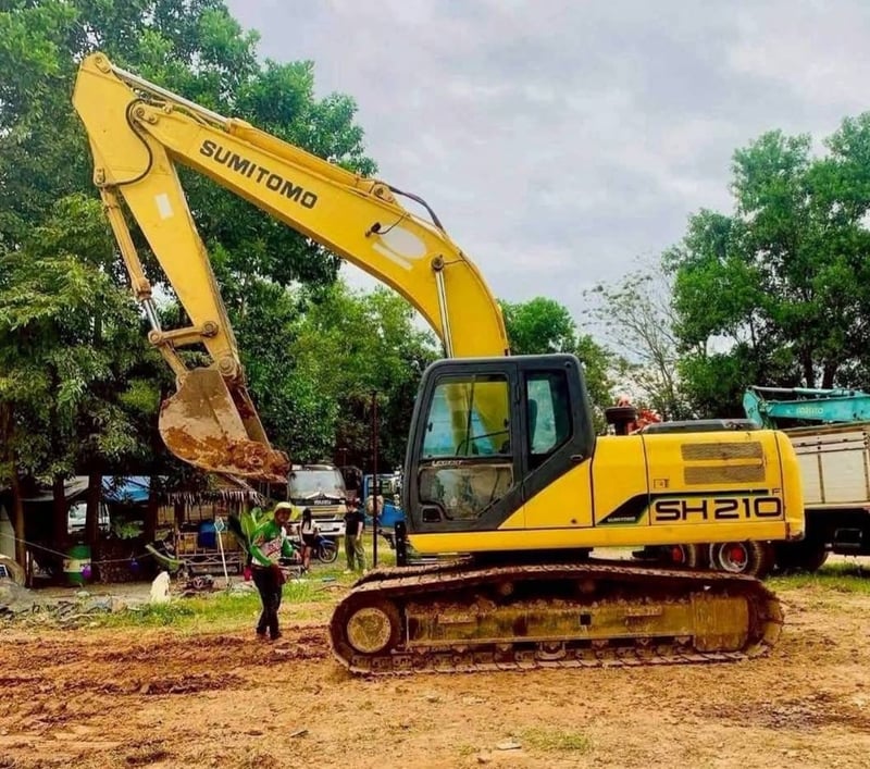Sumitomo SH210F-5 ไมล์ 10,000 ชม. เต็มทุกระบบ. 
