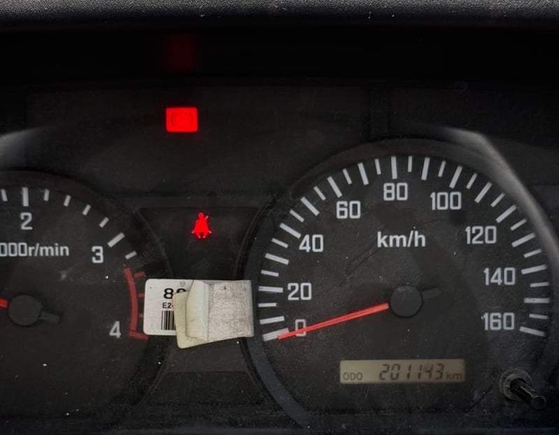 ISUZU NPR 150 ตู้แห้ง 10 บาน ยาว 5 เมตร ISUZU NPR 150 ตู้แห้ง 10 บาน ยาว 5 เมตร