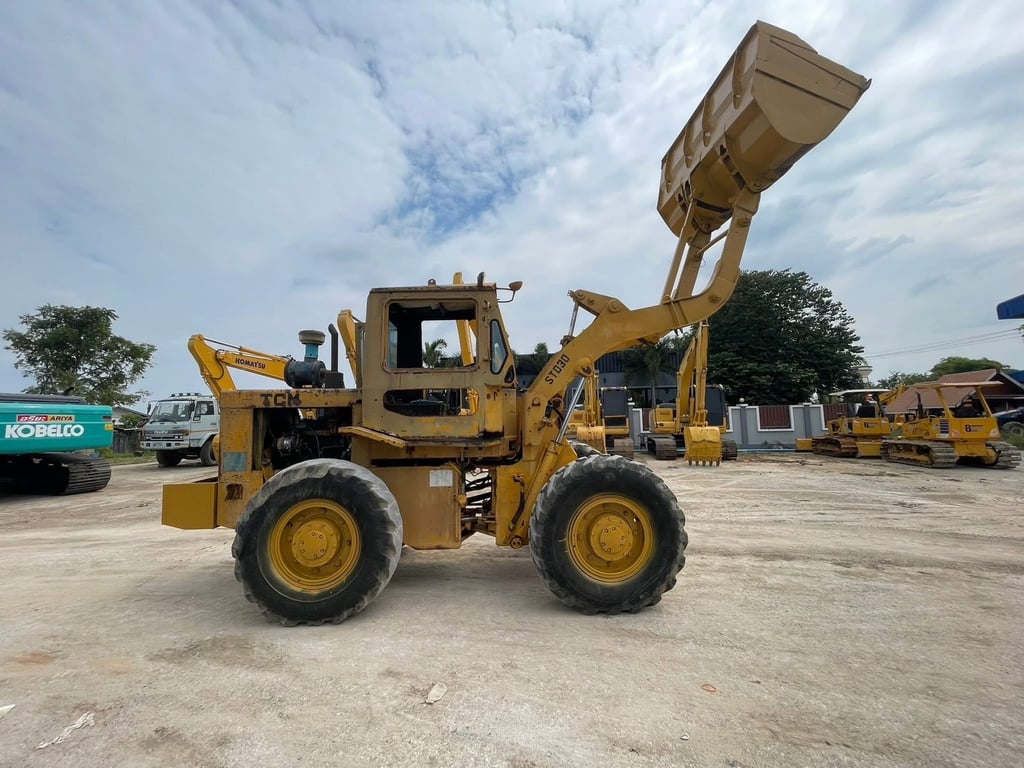 TCM รถตักแขนยาว เครื่อง-ปั๊มดี พร้อมใช้งาน TCM รถตักแขนยาว เครื่อง-ปั๊มดี พร้อมใช้งาน