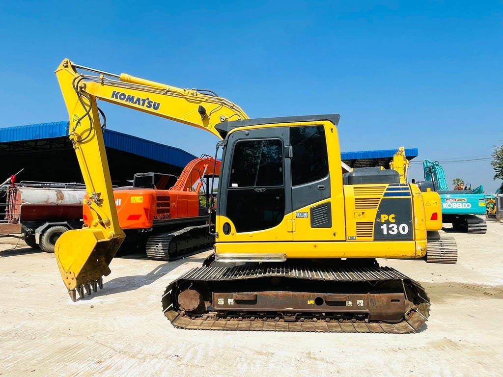 ไมล์ ชม 4,200 PC130-8 MO เล่มทะเบียน จอเหลือง