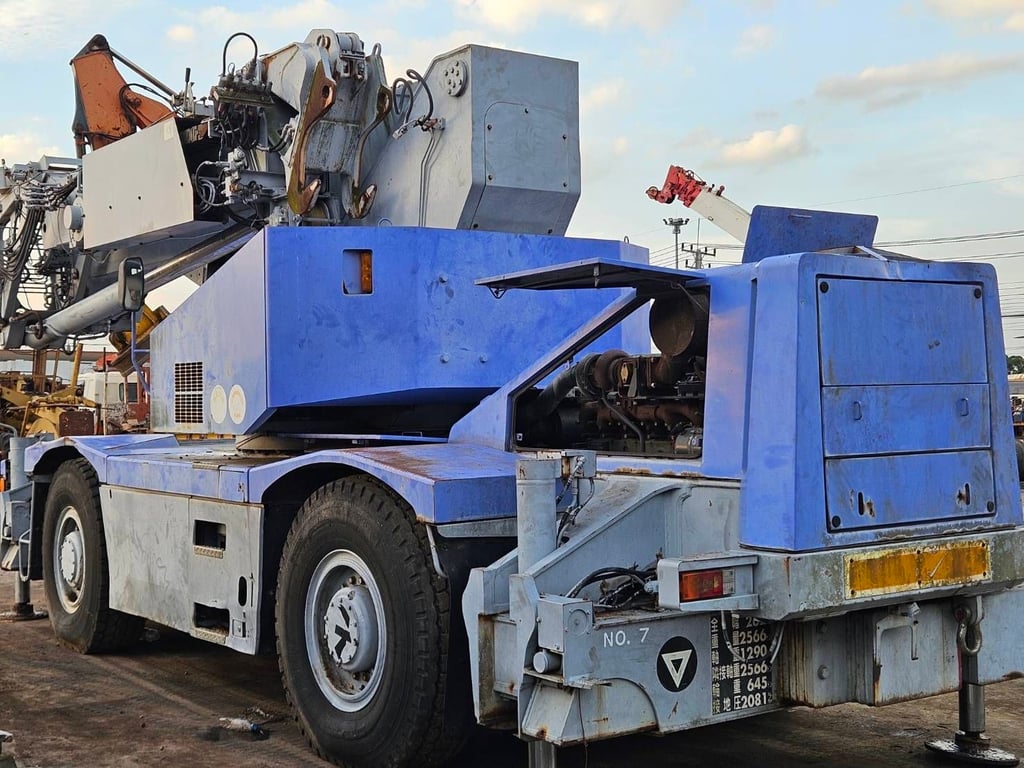 แยกขายเครนพับ ขนาด 25 ตัน ยี้ห้อ WING 250   ยืดได้ 3 ท่อน