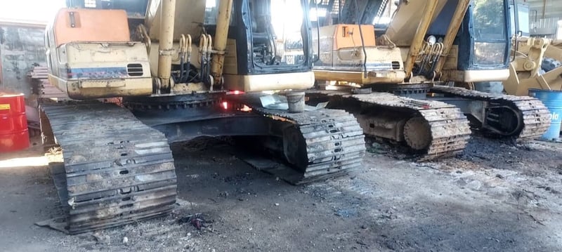 CATERPILLAR 320B เล่มทะเบียน ช่างล่างดี CATERPILLAR 320B เล่มทะเบียน ช่างล่างดี